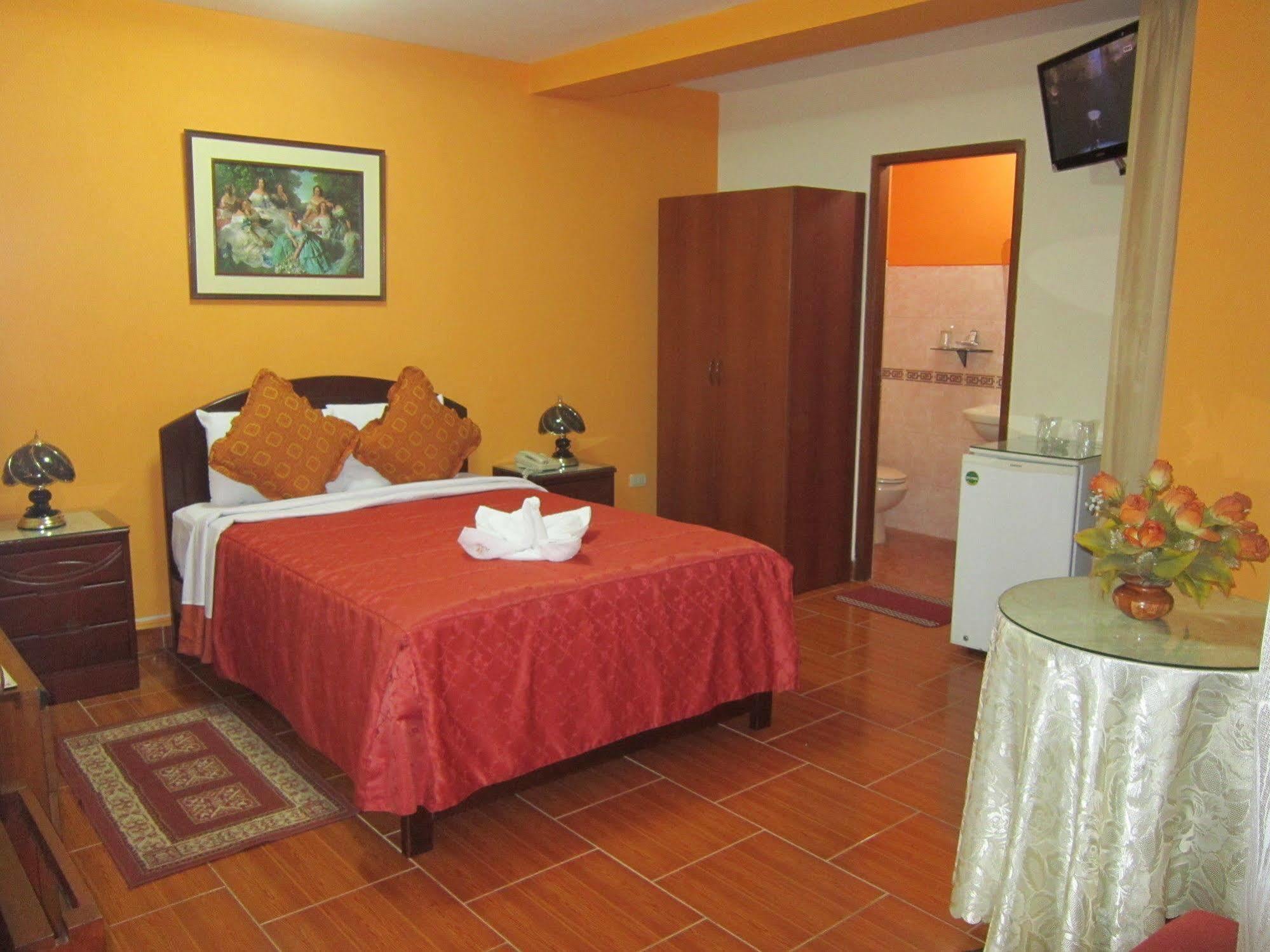 Hotel Suite Plaza Trujillo Extérieur photo
