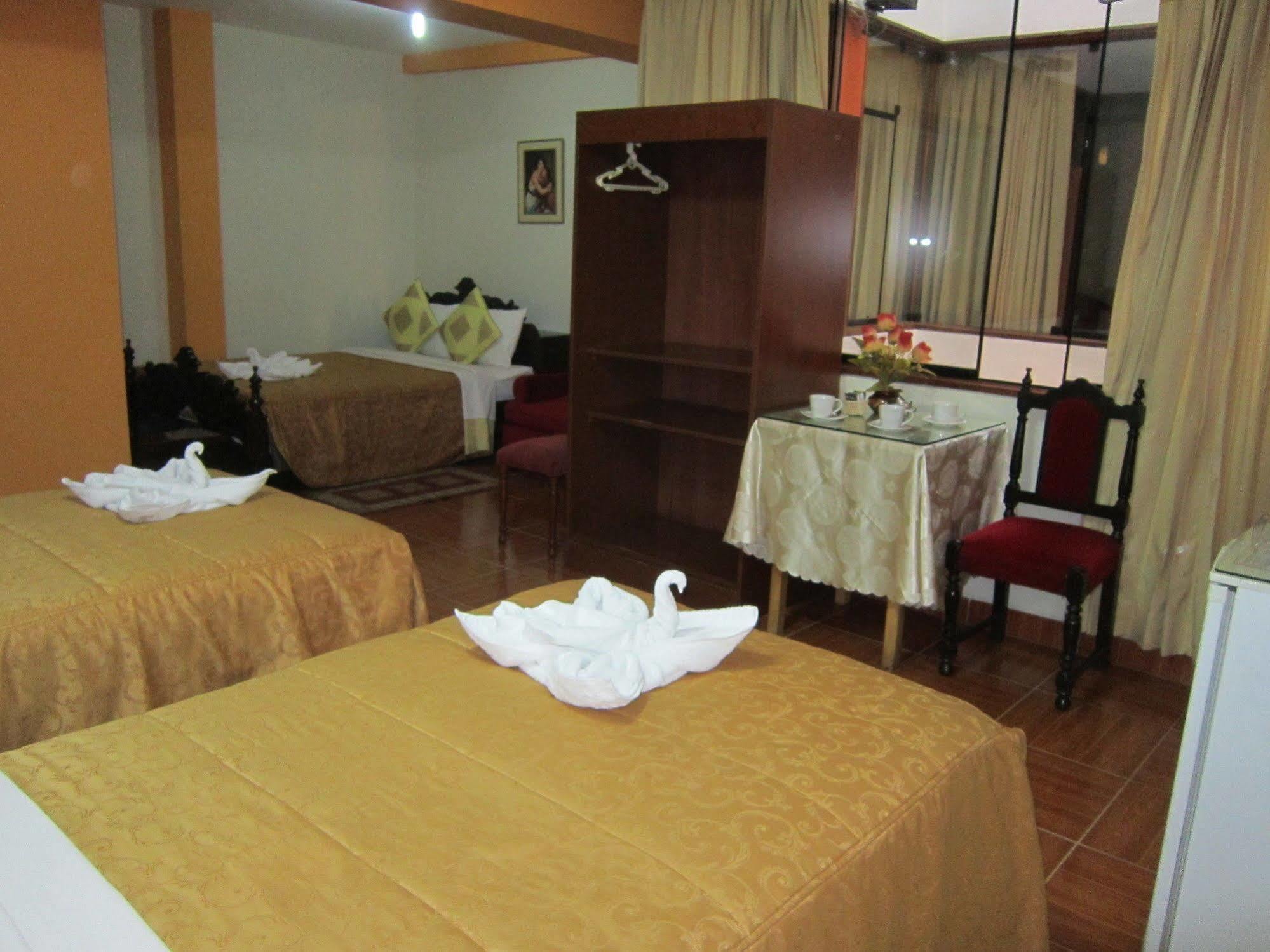Hotel Suite Plaza Trujillo Extérieur photo