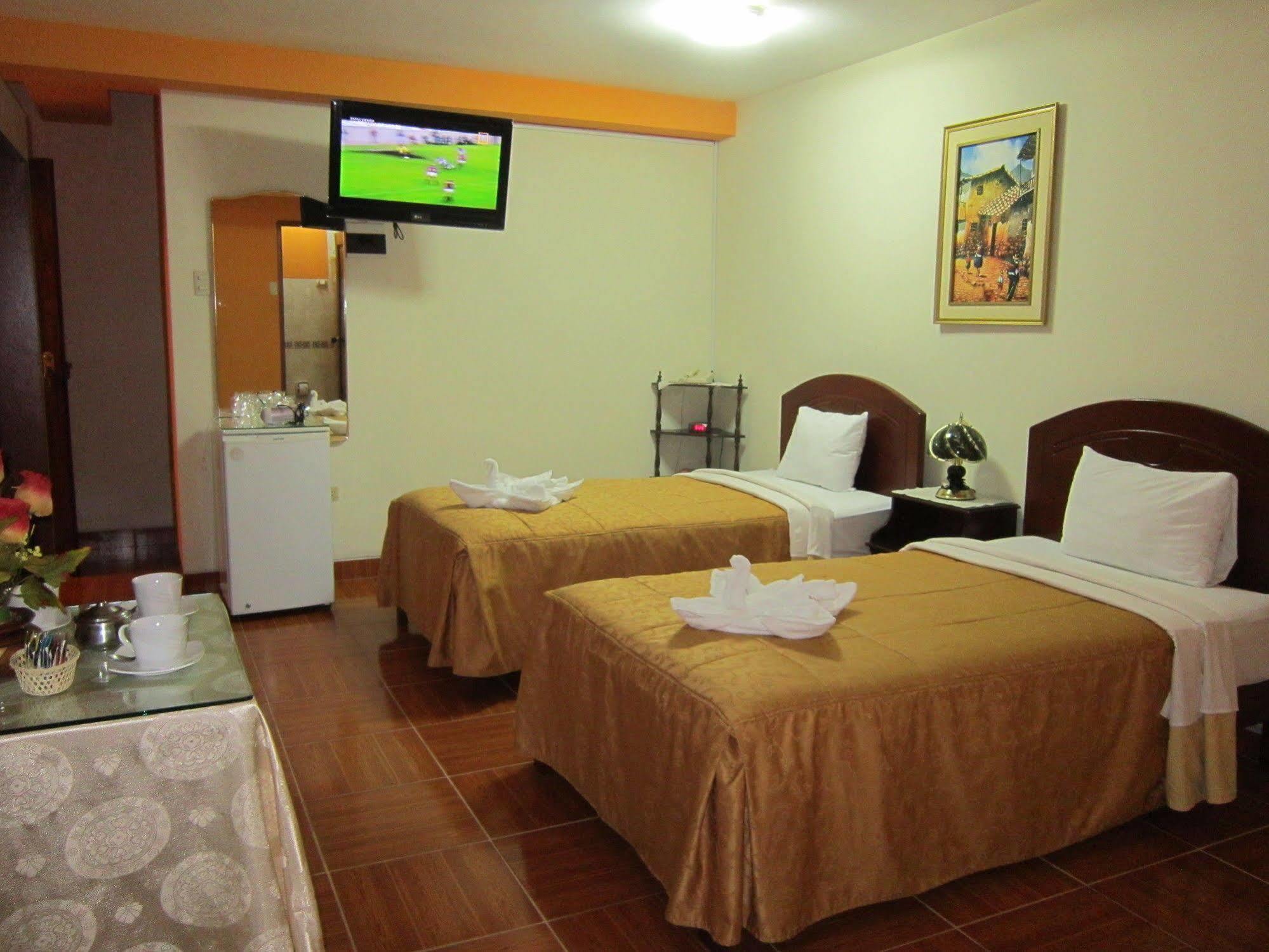 Hotel Suite Plaza Trujillo Extérieur photo