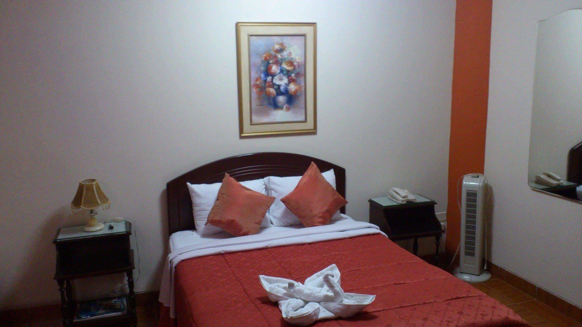 Hotel Suite Plaza Trujillo Extérieur photo