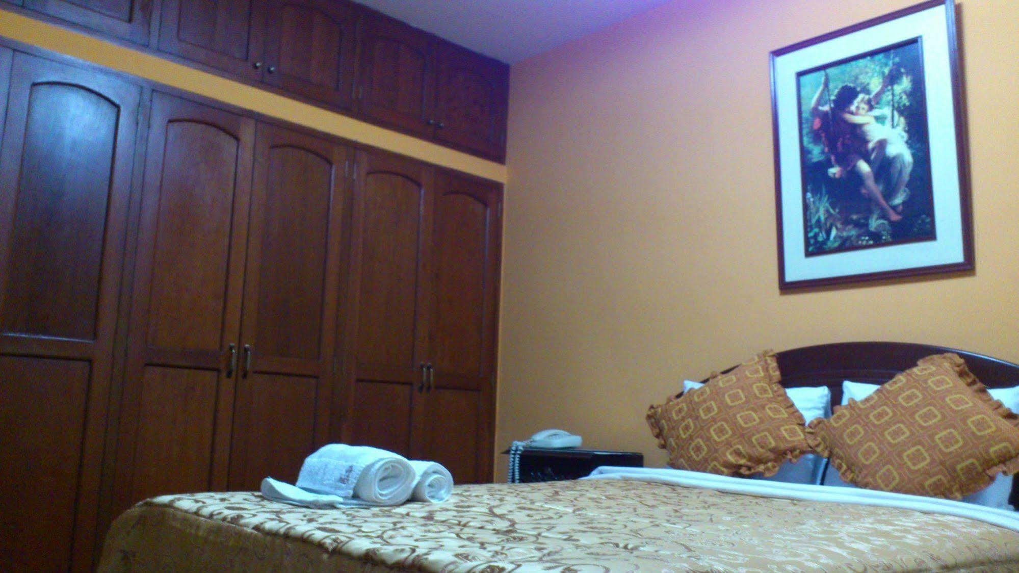 Hotel Suite Plaza Trujillo Extérieur photo
