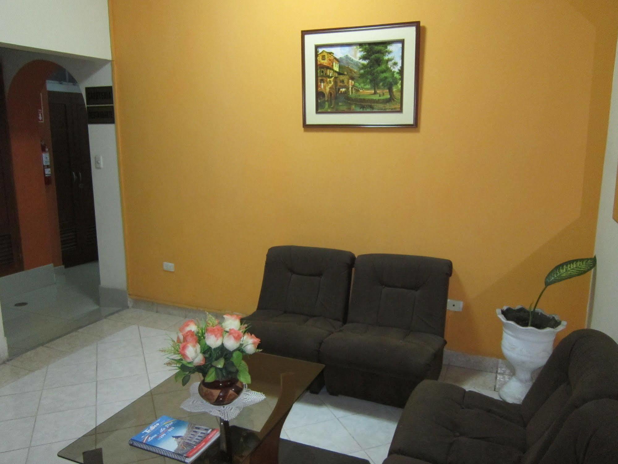 Hotel Suite Plaza Trujillo Extérieur photo